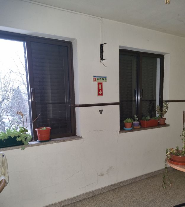 Prédio com comércio ativo