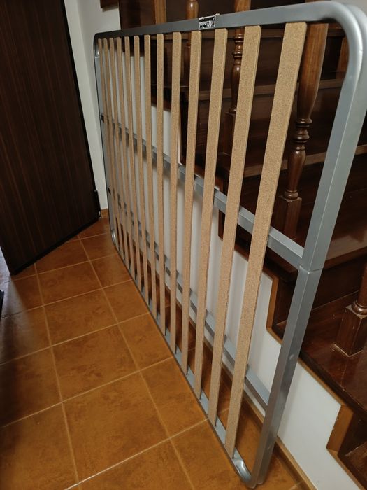 Magnífica cama de casal restaurada em madeira maciça de mogno