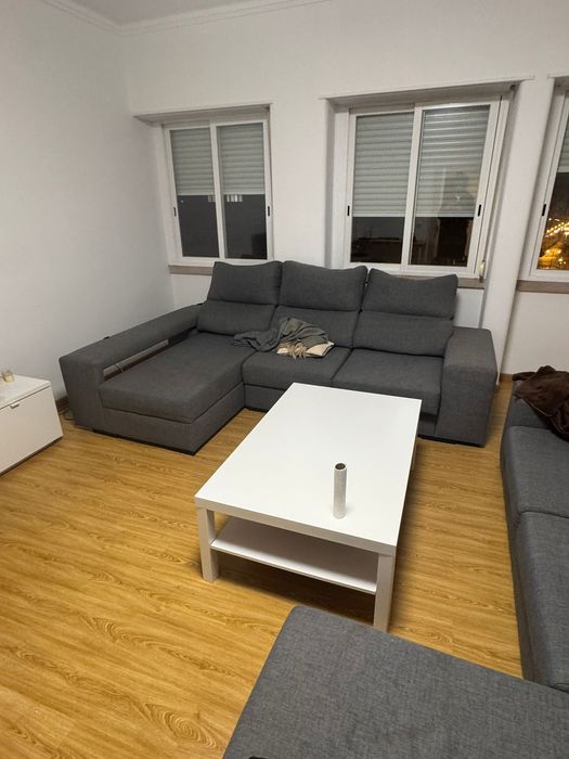 Sofá com Chaise Long (Assentos extensíveis e encontos reclináveis)