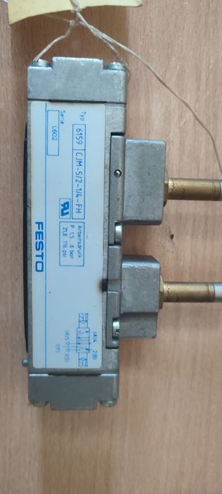 пневматичний електромагнітний клапан Festo моделі CJM-5/2-1/4-FH