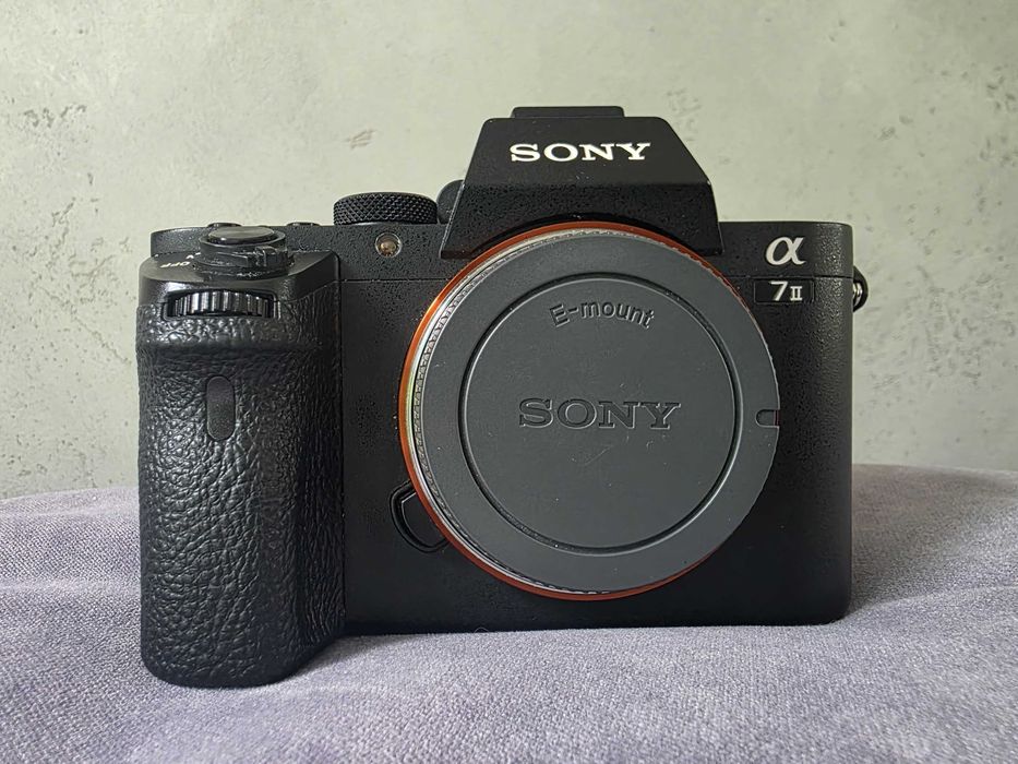 Sony A7 II body | 49 tys. zdjęć | 3 akumulatory | Grip | Bardzo dobry stan | faktura zakupu z polskiej dystrybucji