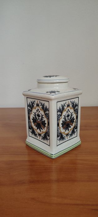 Various porcelain items447224792241285121