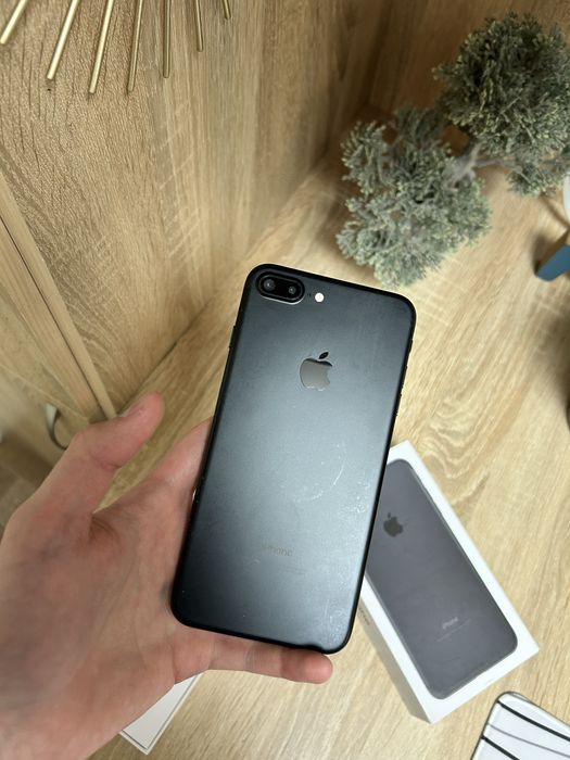 Продаю iphone 7 plus