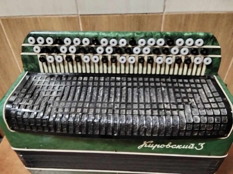 Продам баян Кировский 3