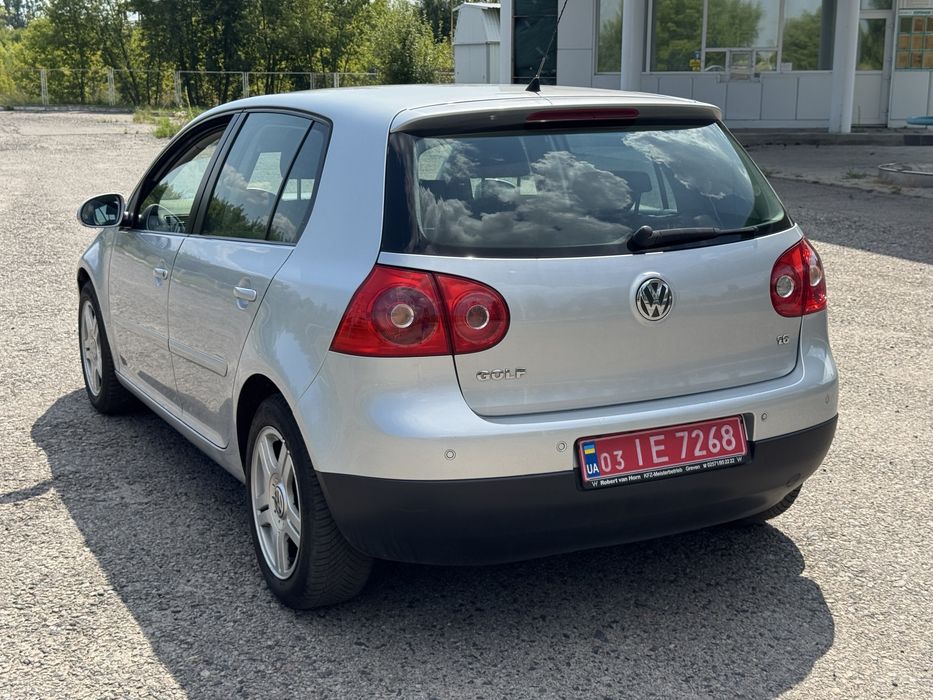Свіжопригнанний VW GOLF 5 1.6 MPI з Німеччини