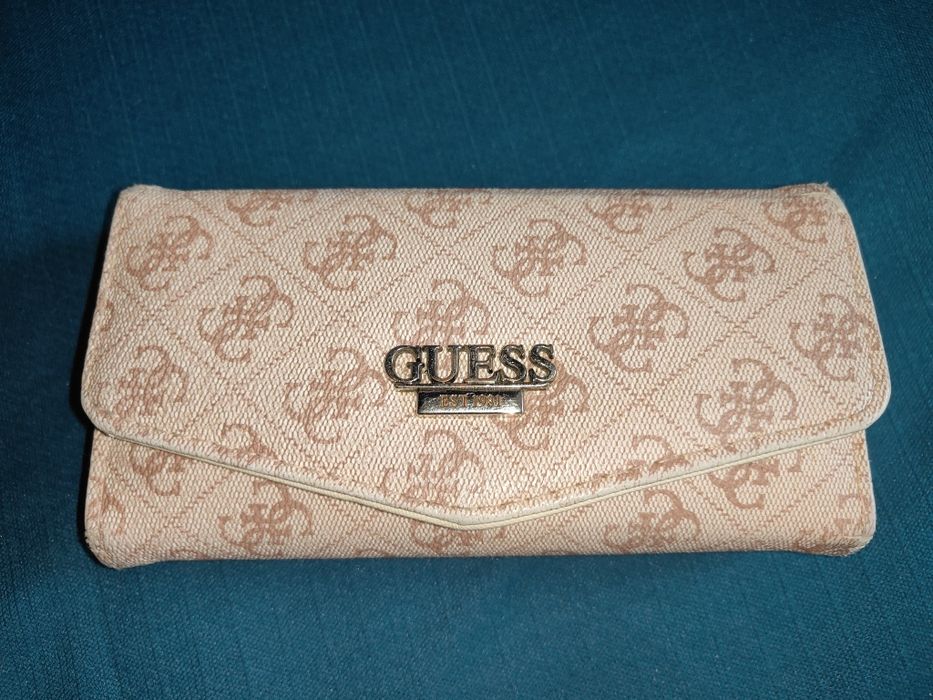 Portfel damski GUESS.