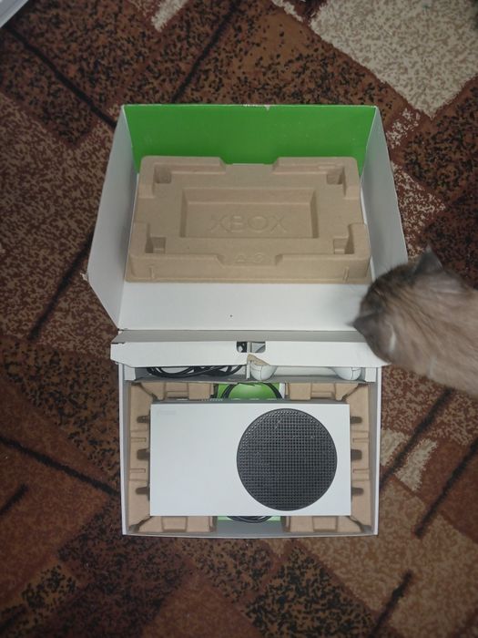 Продам Xbox Series S