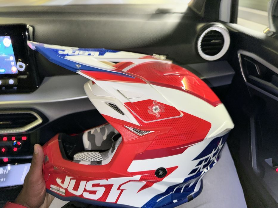 Capacete just one 1 J28 whithe red and blue tamanho M