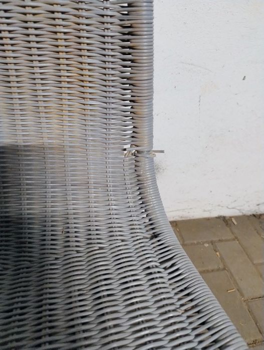 Dwa krzesła wiklinowe