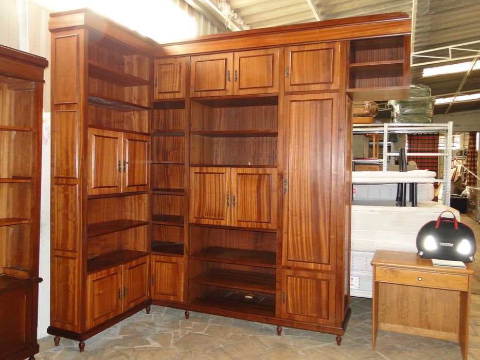 Large Wooden Corner Bookshelf – Good Overall Condition64550170820610120