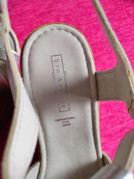 Nowe sandałki na koturnie