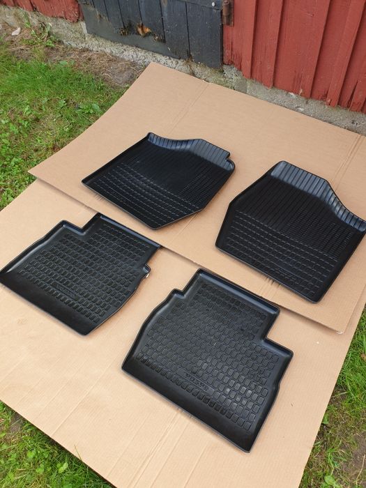 Dywaniki plastikowe volvo 340/360  88 rok ORYGINALNE VOLVO