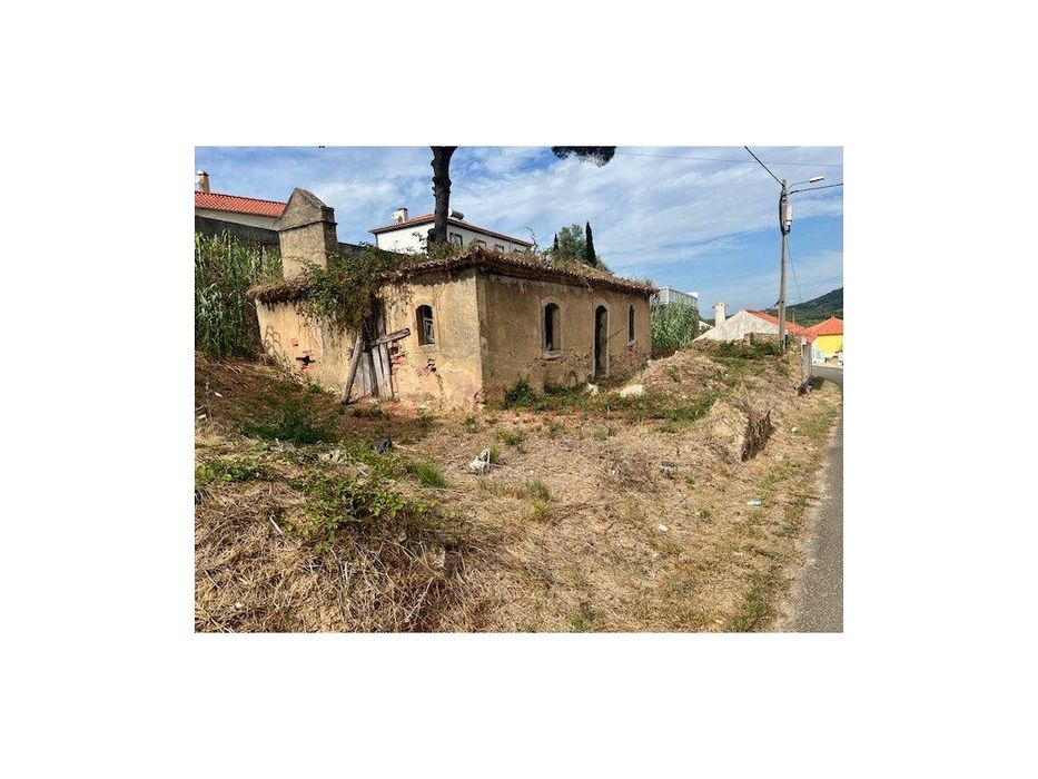 Terreno com 583m2 no Maxial — Maxial E Monte Redondo, Lisboa