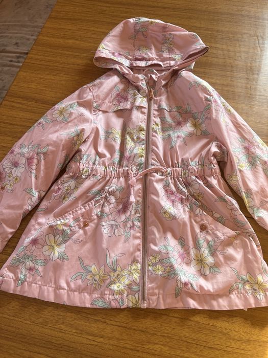 Гарна ветровка для дівчинки