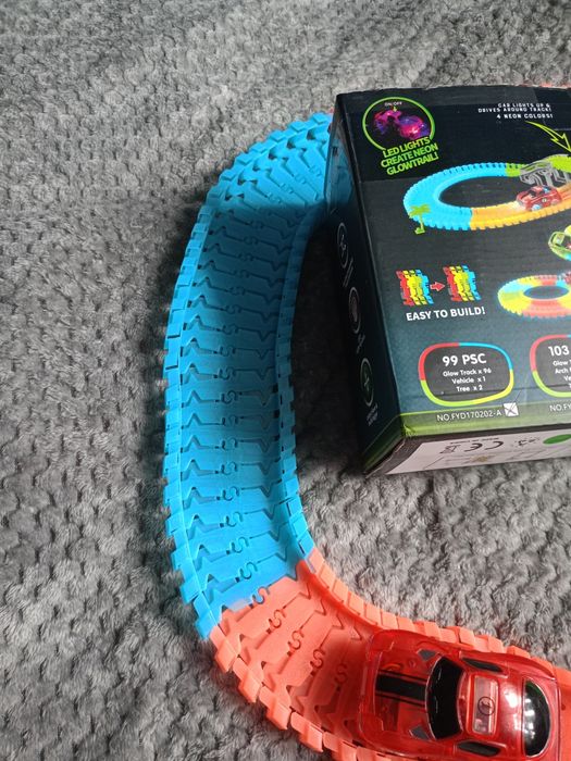 Sprzedam Tory dla dzieci z autem