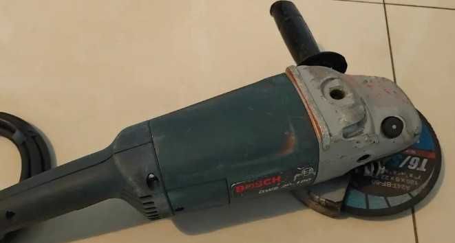 Rebarbadora em bom estado