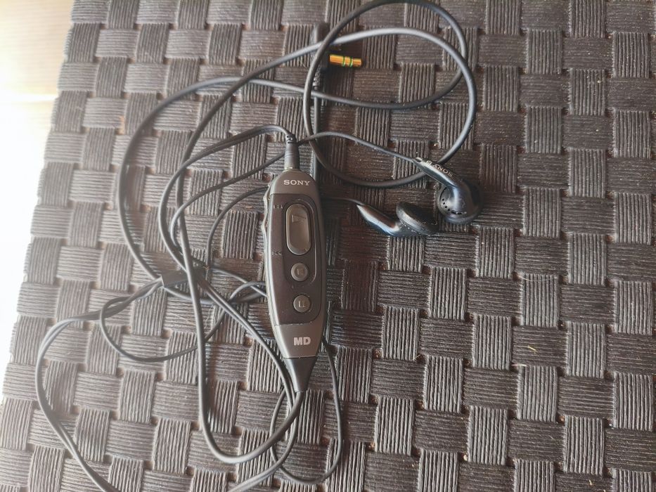 Sony MiniDisc Walkman MZ-R35 + 9 MiniDiscs 74 min + bateria + earphones originais