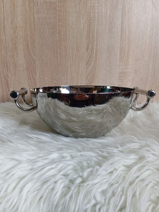 Metalowa misa z uchwytami