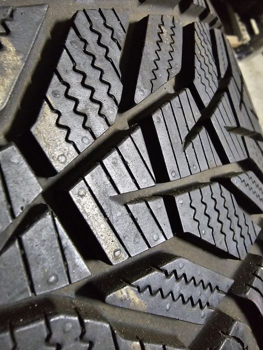 Opony Zimowe 2szt-Nowe-Demo R19 235/35-Hankook-21Rok