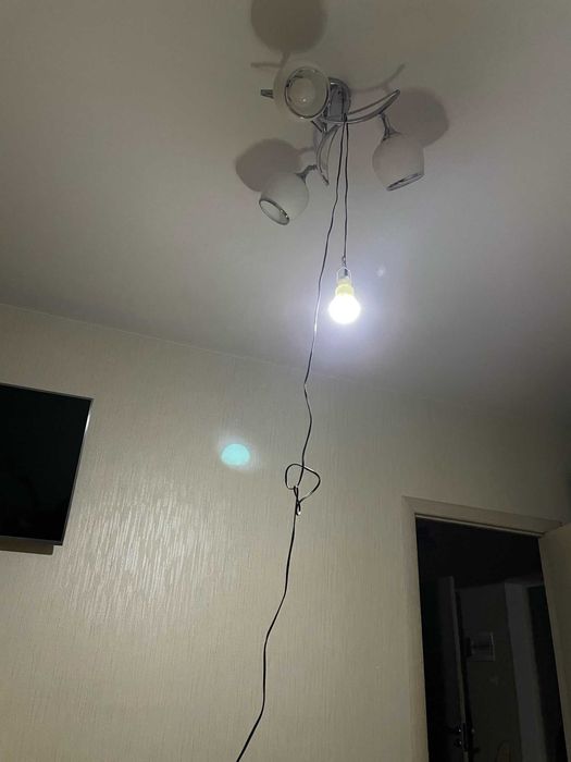 Лампа, сонячна батарея, акумулятор, аккамулятор