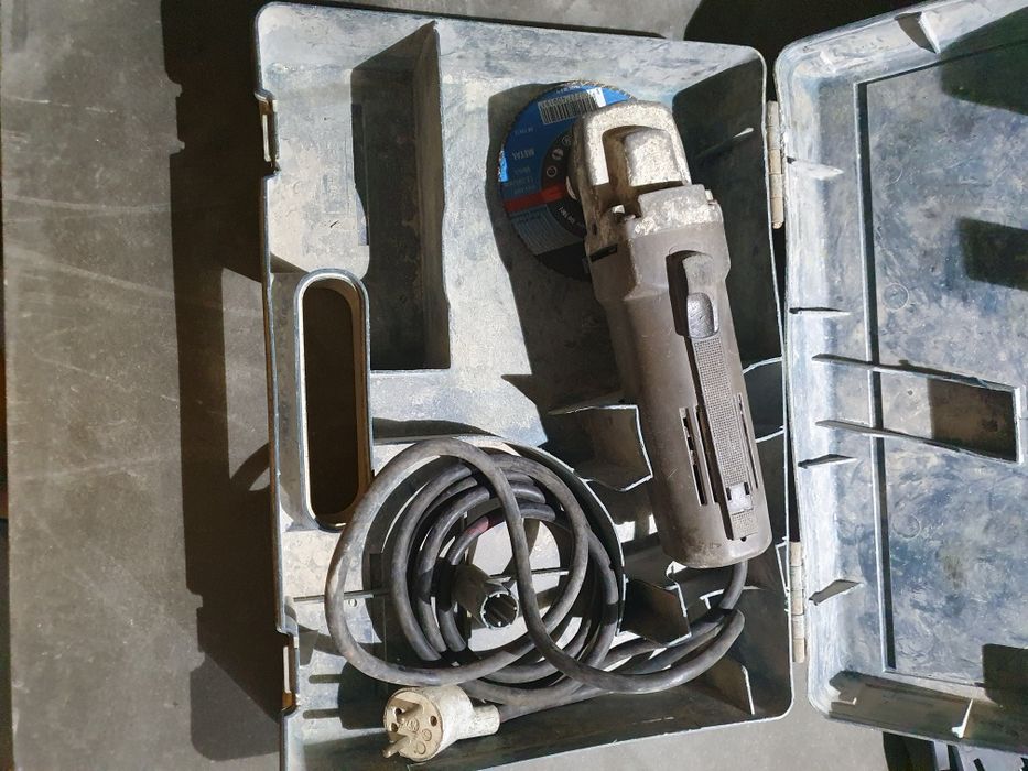 Várias máquinas para construção civil