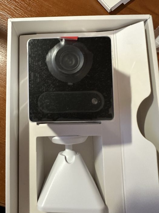 Беспровобная видеокамера с микрофоном. Ezviz