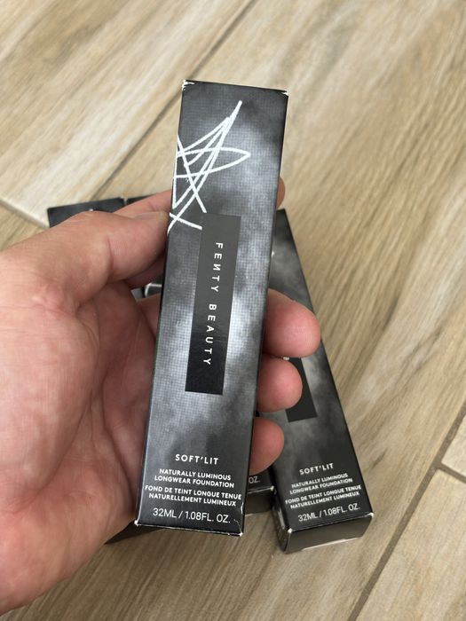 Оригінал! Тональний крем Fenty Beauty Soft’Lit Naturally Luminous Longwear Foundation — 110 / 150 / 160 / 210
