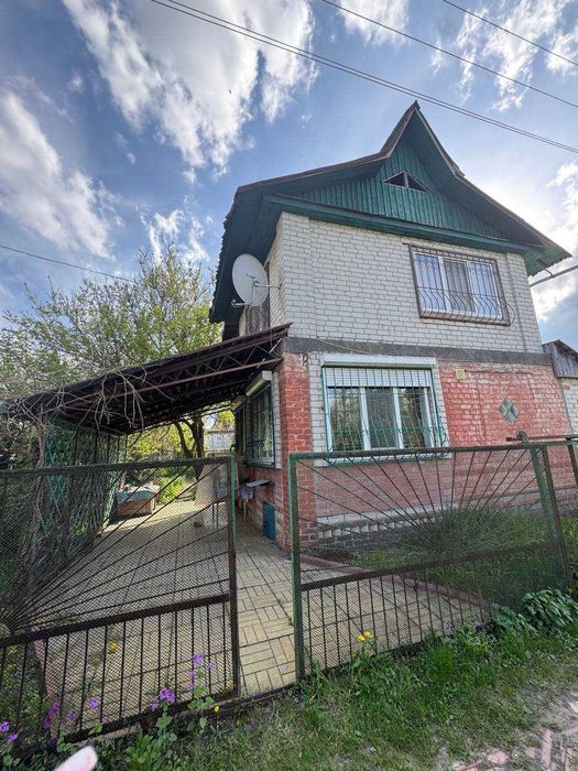 Доглянута дача з усіма зручностями