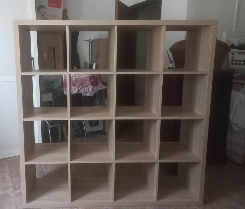 Estante KALLAX 16 compartimentos