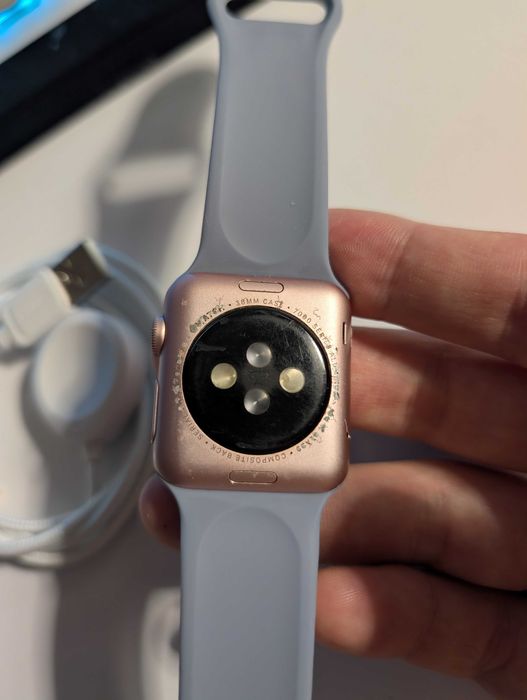 Доступні все працює Apple watch 1 38 rose gold  + новий кабель