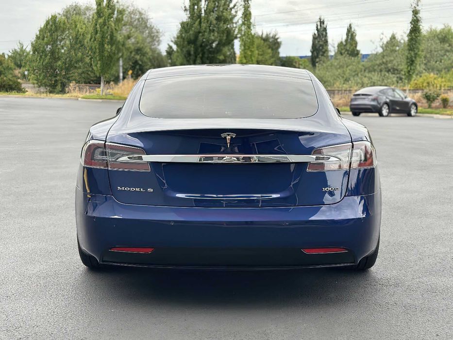 Tesla Model S P100D      2016
