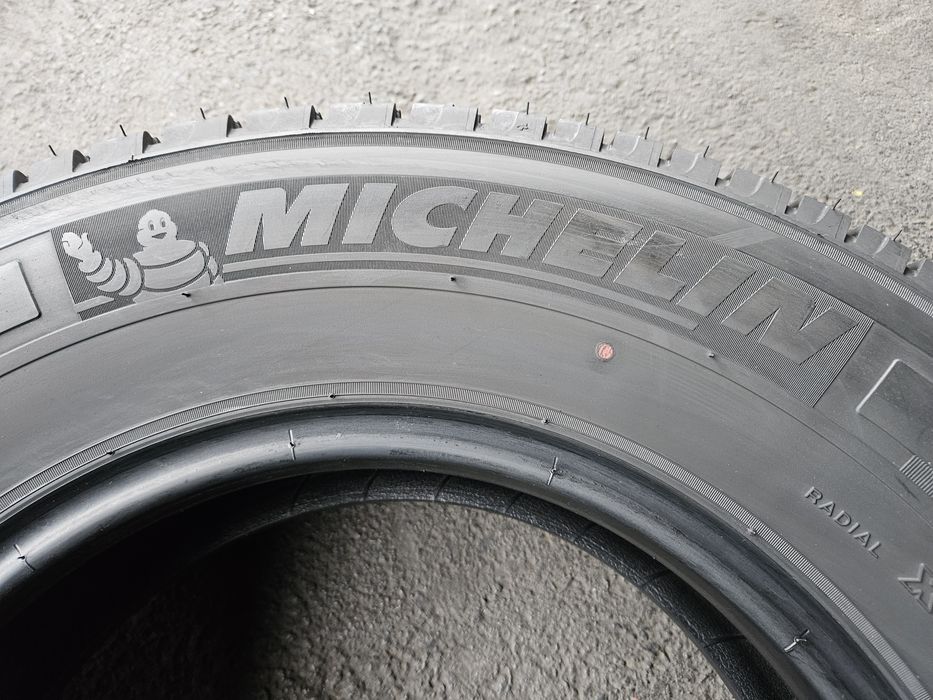 Kpl Opon Letnich Michelin Agilis Camping 225.75.16 CP 116Q Rok 2023