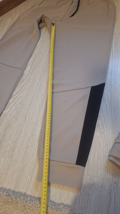 Чоловічий спортивний костюм