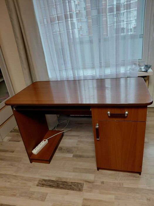 Стіл для вітальні