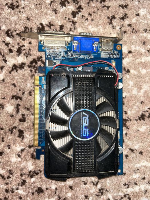 відеокарти ASUS NVIDIA GeForce GT 240 та ASUS AMD Radeon R7 250