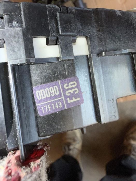 Przełącznik zespolony toyota yaris 2 ii 0d090-17f143