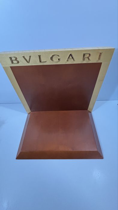 Expositor da Bulgari em madeira