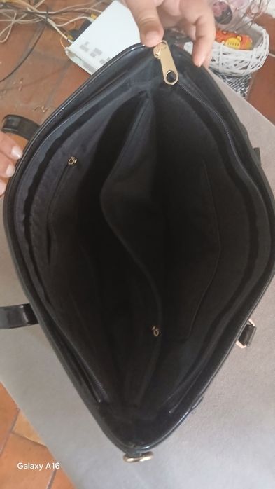 Mala       da   Guess