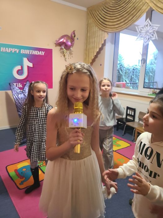 Платье красивое , золотое, праздничное, нарядное, вместе с жилетклой