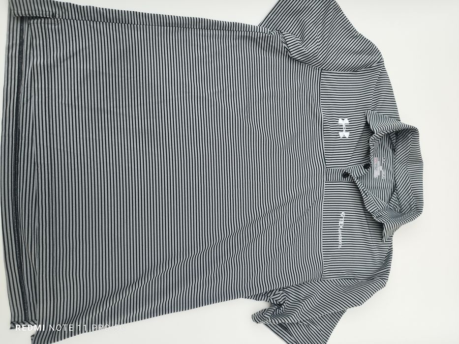 Polo under Armour cinzento com listas pretas