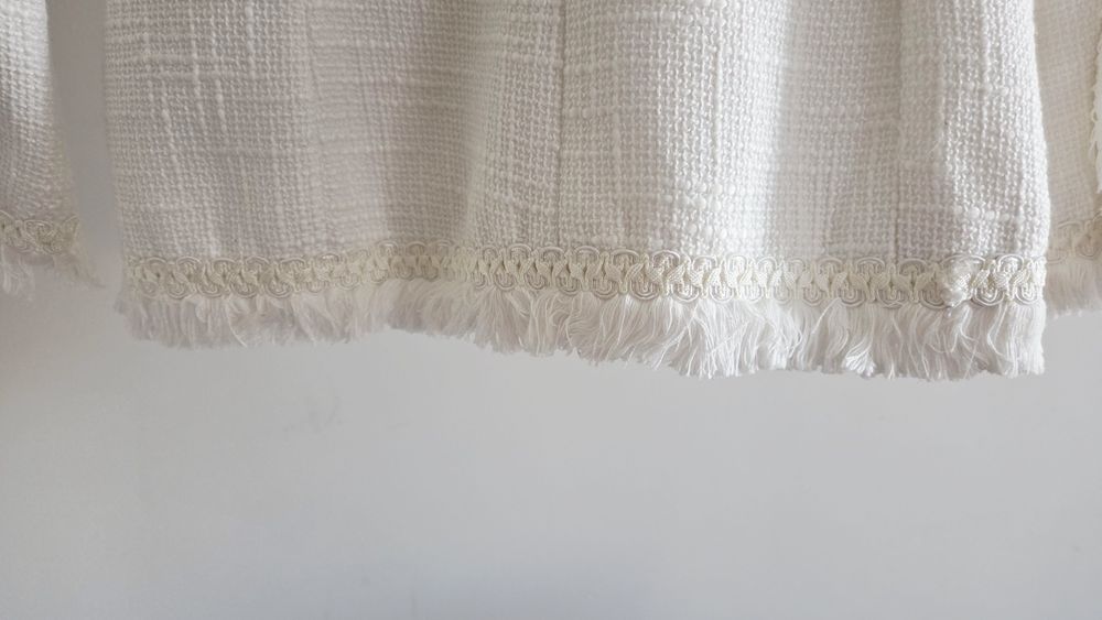 Biała kremowa marynarka z frędzlami guziki perły elegancka classic