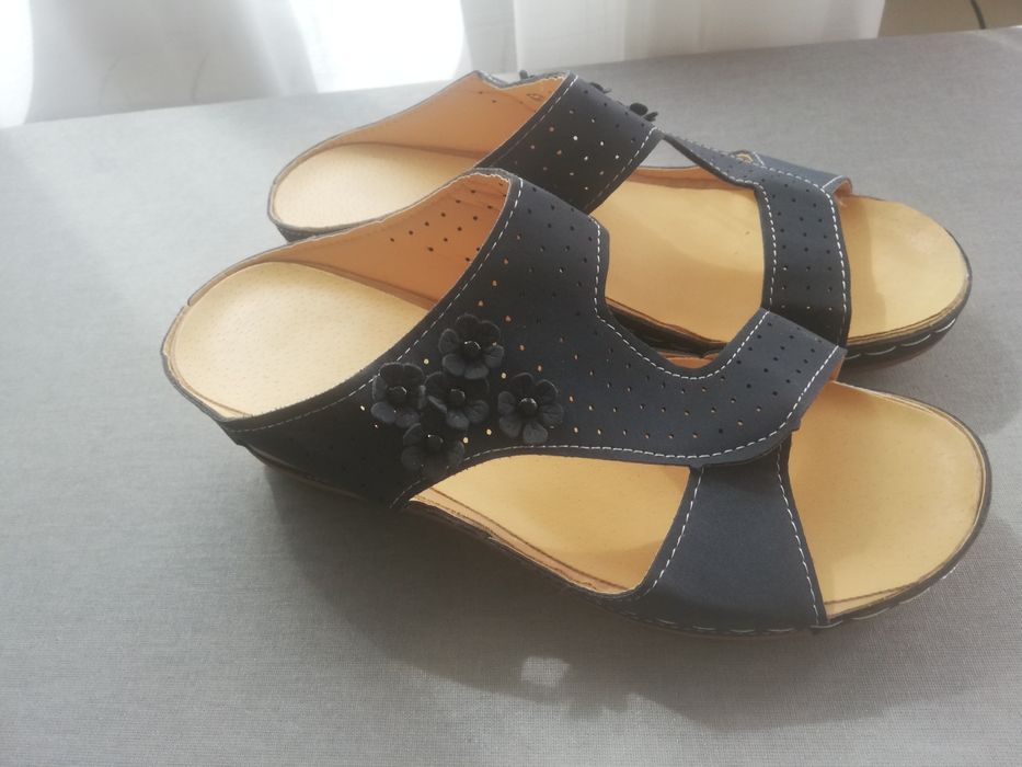 Nowe klapki zdrowotne rozmiar 40