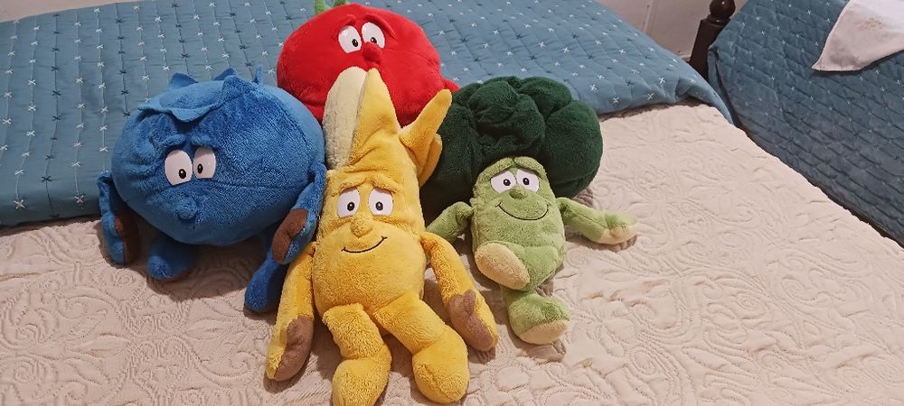 Conj 4 Peluches  de criança  oferta o polvo