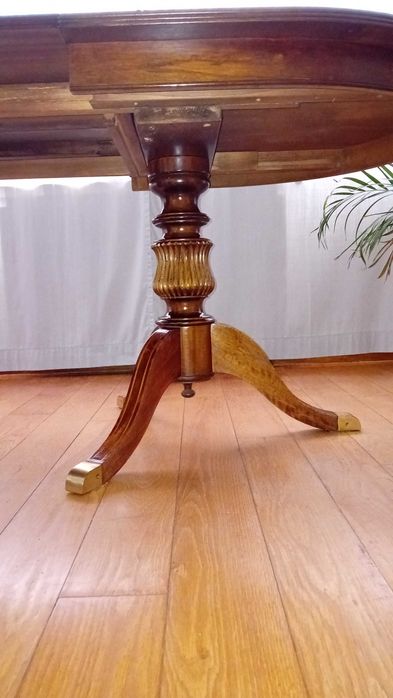 Mesa de Jantar Extensível em Madeira de Mogno com 8 Cadeiras c/ Assento em Palhinha