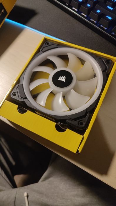 Wentylator do komputera Corsiar PWM LL120 RGB 120mm RGB LED z dwoma pę