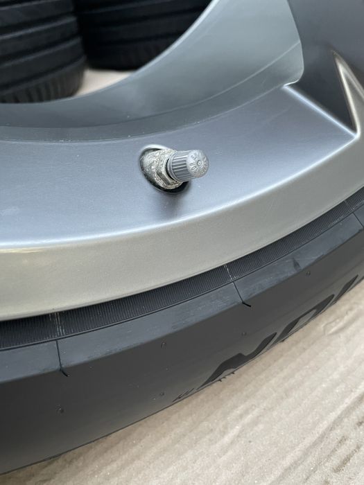 Диски VW Tiguan R19 модель Sebring оригінал з літніми шинами