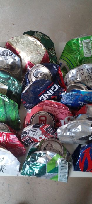 Продам крышки б.у от пластмасових бутылок. Алюминовые банки