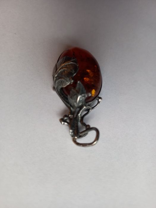 Zawieszka duża srebro oksydowane i naturalny bursztyn