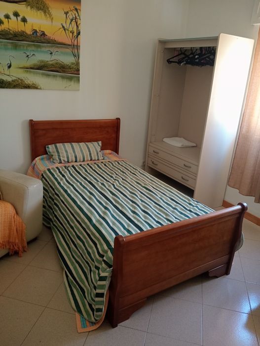 Quarto aluga se.
