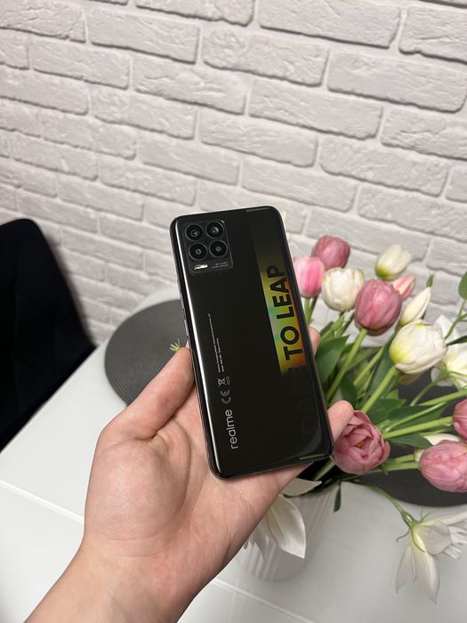 Realme 8 4+4/64GB гарнесенький стан